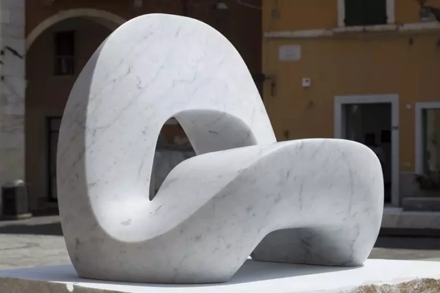White Carrara 2025 – “Design Here and Now”: la città del marmo diventa laboratorio urbano