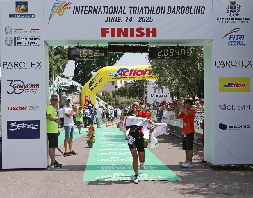 Triathlon Bardolino 2025: Sarzilla e Mercatelli dominano la 40ª edizione