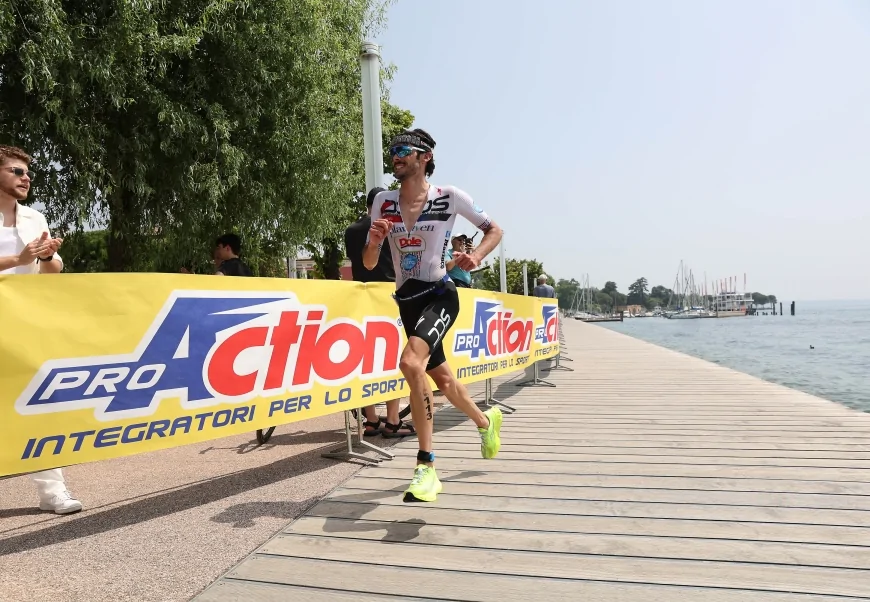 Triathlon Bardolino 2025: Sarzilla e Mercatelli dominano la 40ª edizione