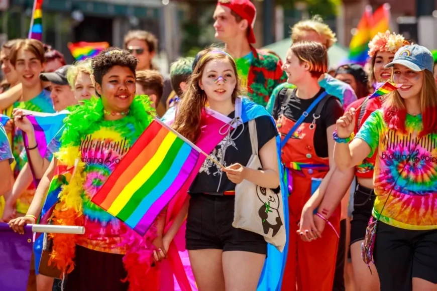 Arcobaleno in marcia: il Pride invade Milano tra colori, diritti e musica