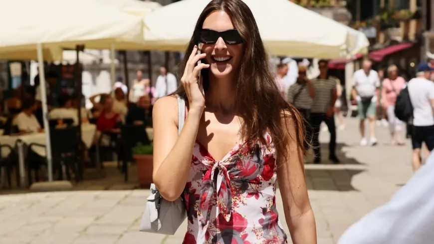 Vittoria Ceretti incanta Milano con un look floreale romantico