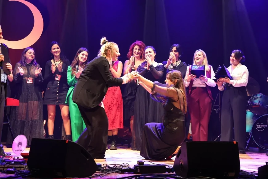 Cantautrici protagoniste al Premio Bianca d’Aponte 2025 ad Aversa