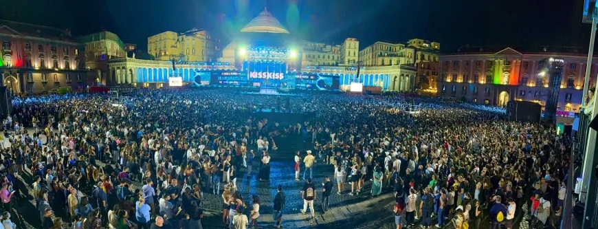 Kiss Kiss Way 2025 a Napoli: due serate in TV su Sky, TV8 e NOW