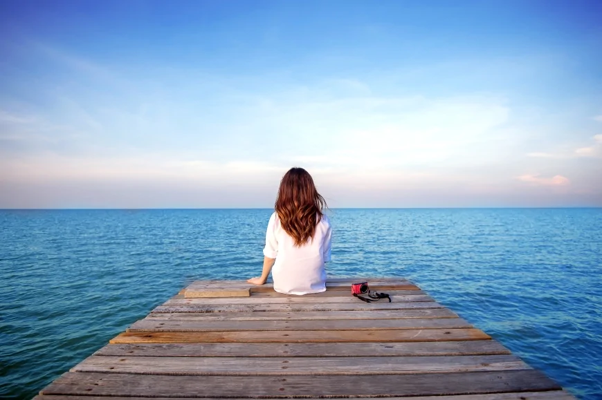 Quando l’estate amplifica il senso di solitudine: come ritrovare benessere