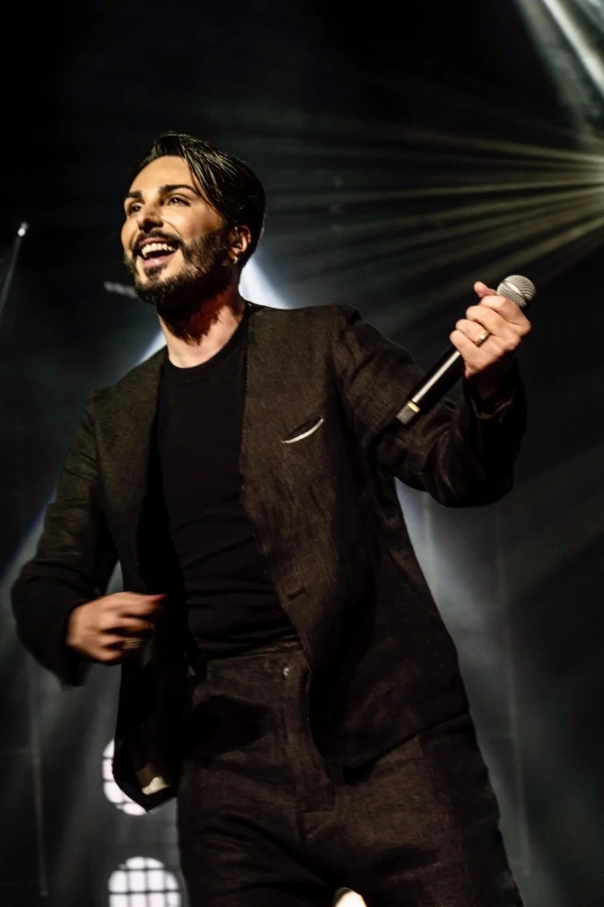 TONY COLOMBO “SOLD OUT” ALL’ARENA DEL MARE DI TERMOLI DOMANI SABATO 9 AGOSTO 2025 ALLE 21