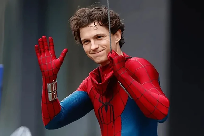 Spider-Man: Brand New Day, Tom Holland mostra il nuovo costume nel primo giorno di riprese