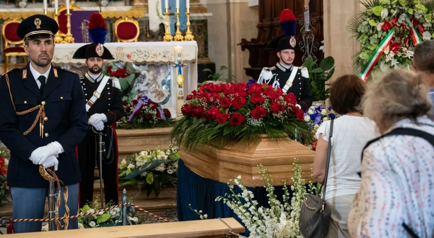 Militello in lutto: folla e commozione ai funerali di Pippo Baudo