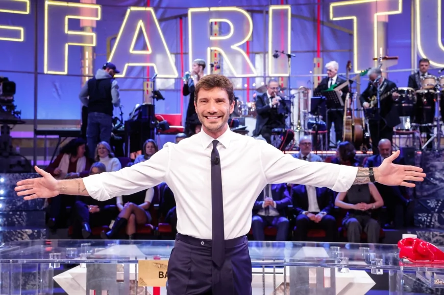 Privacy violata: un follower salva Stefano De Martino dai video rubati