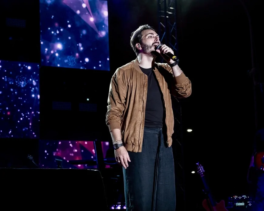 Il cantante Tony Colombo: prosegue il lungo tour “T’aspetto fore ’o core”. In 30mila in piazza a Cicciano