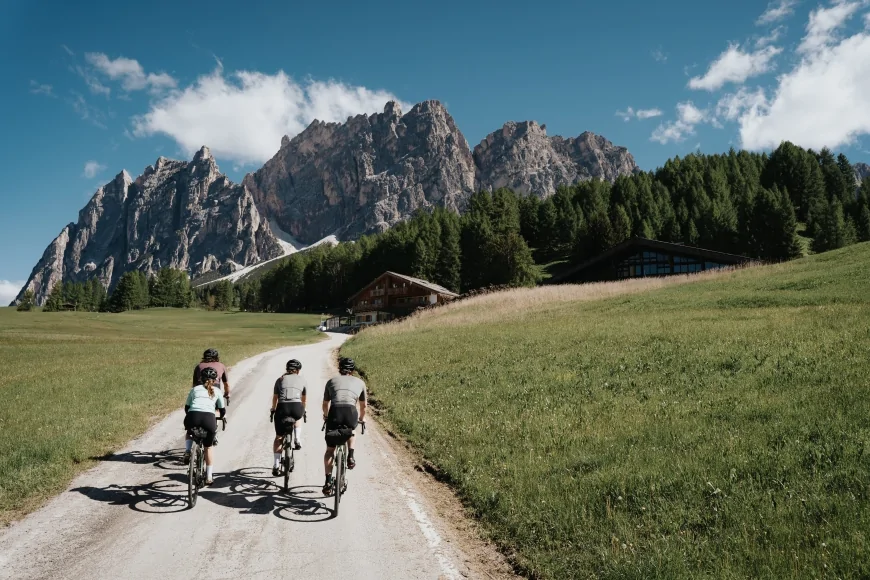 The Great Ride Milano-Cortina 2025: avventura in bici tra Dolomiti e sapori italiani