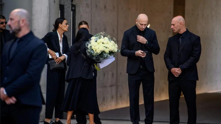 L’addio silenzioso al re della moda: a Milano la camera ardente di Giorgio Armani