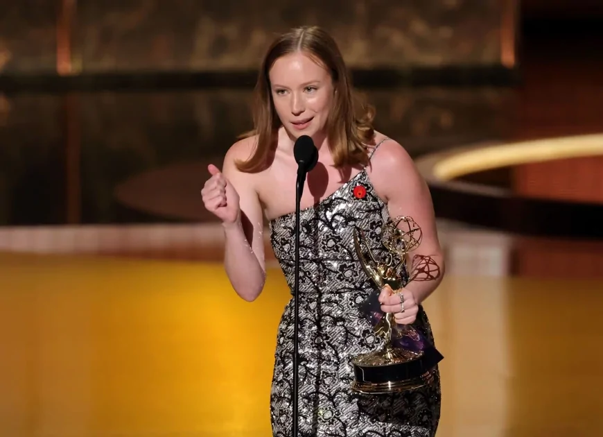 Emmy Awards 2025: Hannah Einbinder porta la Palestina sul palco con un discorso politico