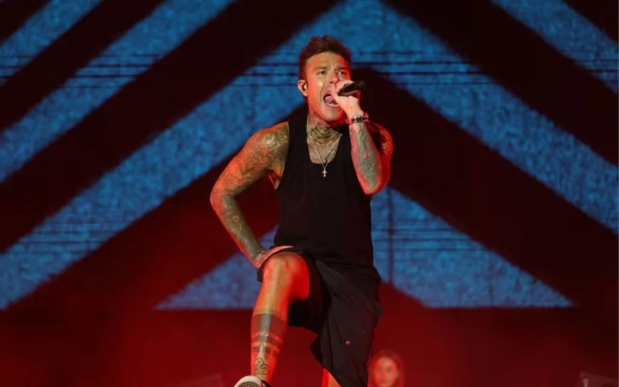 Fedez celebra dieci anni di carriera con il ritorno al Forum di Assago