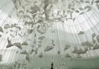 “The Moment the Snow Melts”, al Mudec di Milano la nuova installazione di Chiharu Shiota