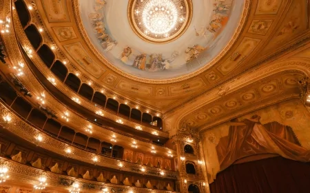 Franco Ricciardi a sorpresa sul palco dell’Augusteo, ospite nel musical “Opera di Periferia”