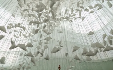 “The Moment the Snow Melts”, al Mudec di Milano la nuova installazione di Chiharu Shiota