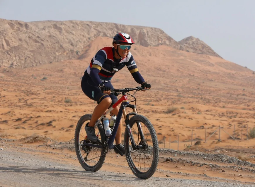 Il napoletano Nico de Corato completa la sfida “UAE Coast to Coast in Mountain Bike”: da Dubai a Fujairah in un solo giorno
