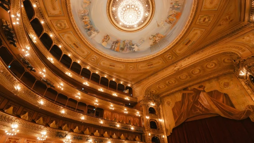 Franco Ricciardi a sorpresa sul palco dell’Augusteo, ospite nel musical “Opera di Periferia”
