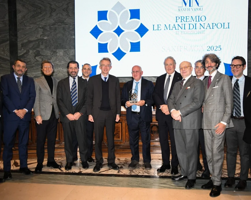 Le mani di Napoli: il Premio Saxifraga 2025 a Paolo Ascierto