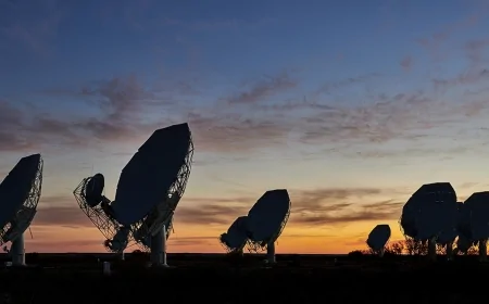 L’Italia potenzia il radiotelescopio sudafricano MeerKAT con la nuova banda 5B, aprendo una nuova finestra sull’universo