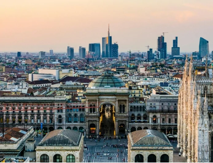 Natale a Milano 2025. Oltre trenta tra alberi e luminarie in tutti i quartieri della città