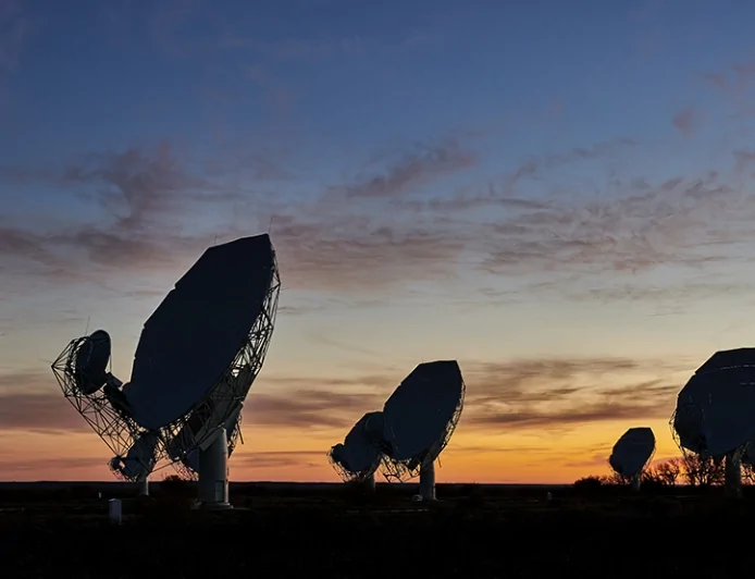 L’Italia potenzia il radiotelescopio sudafricano MeerKAT con la nuova banda 5B, aprendo una nuova finestra sull’universo