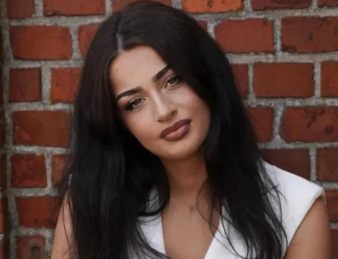 Angelina Iennaco presenta “Questa Ora”, una ballata pop tra mare, luna e sentimenti sospesi