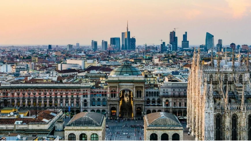 Natale a Milano 2025. Oltre trenta tra alberi e luminarie in tutti i quartieri della città