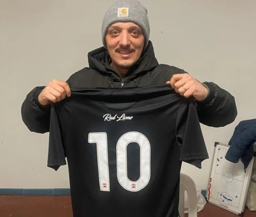 Saverio Cartone indossa la maglia dei Red Lions