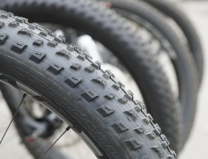 Ambiente: uno studio internazionale sull'inquinamento dell'aria da microplastiche degli pneumatici