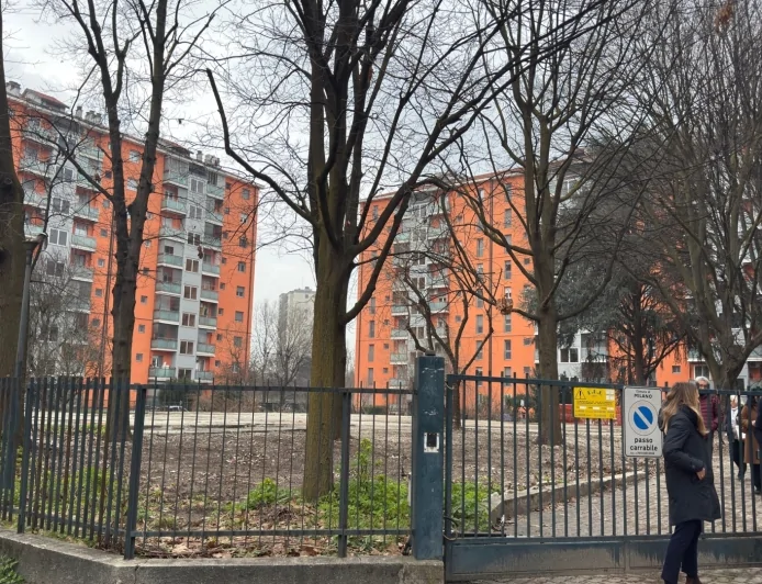 Milano, lavori di bonifica: demolito l'ex asilo in via Ugo Betti, nasce un giardino progettato con i residenti