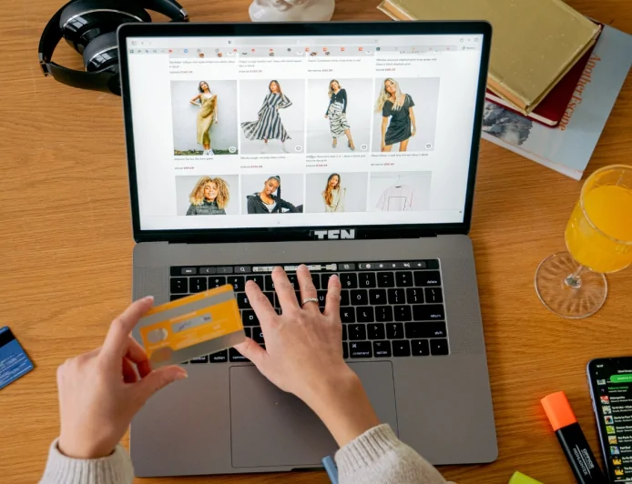 Shein: la Commissione europea avvia un procedimento formale per la violazione delle legge sui servizi digitali