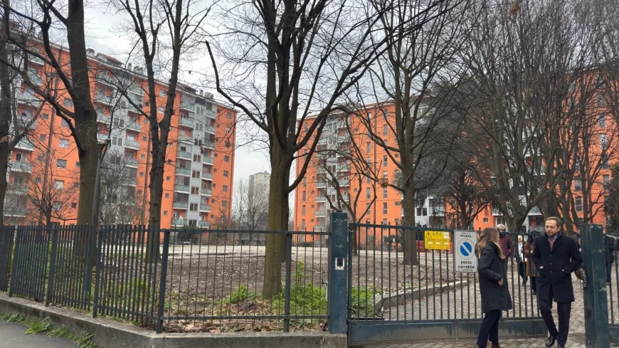 Milano, lavori di bonifica: demolito l'ex asilo in via Ugo Betti, nasce un giardino progettato con i residenti