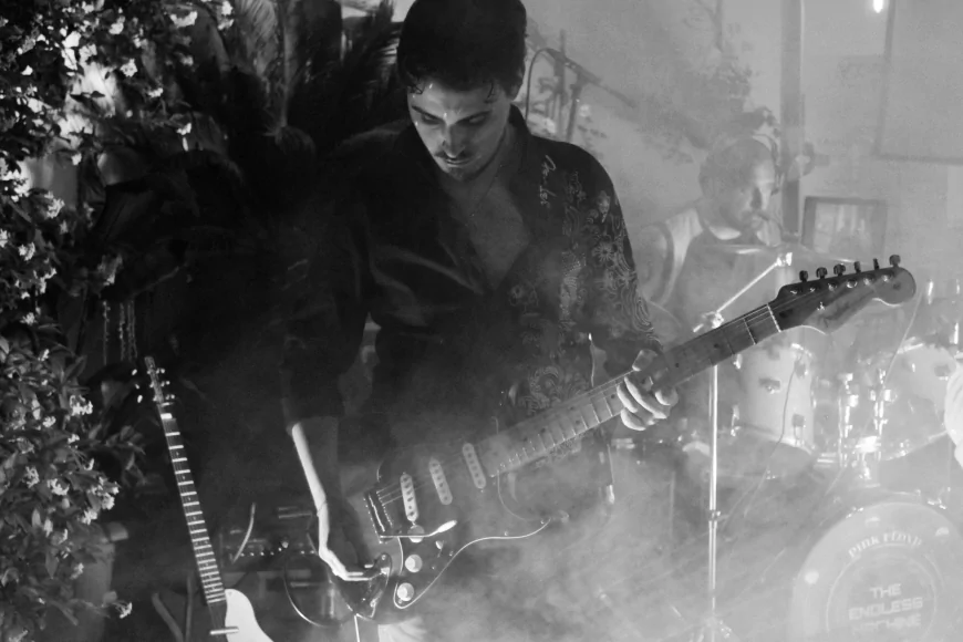 Al Teatro Serra di Napoli un omaggio ai Led Zeppelin con i “Runes of Kashmir”