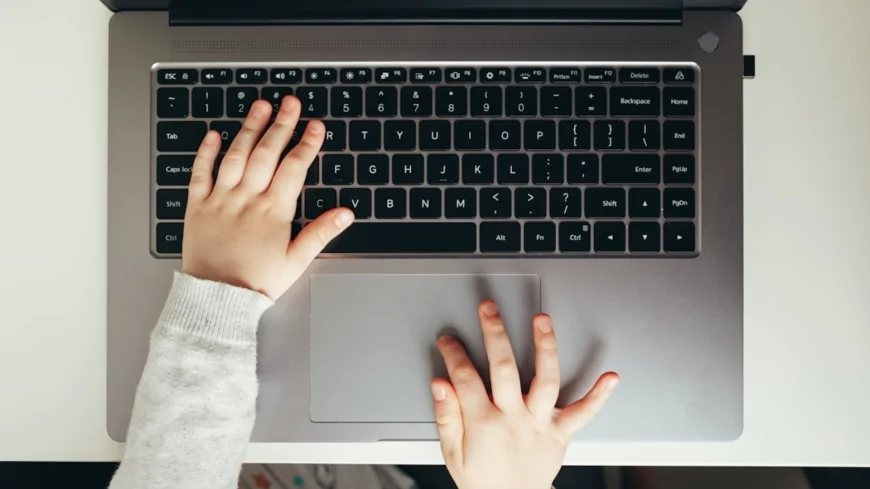 Cyberbullismo: la Commissione Europea avvia un piano d'azione per proteggere i giovani online