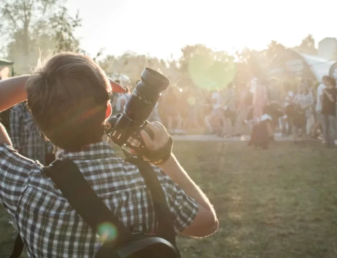 La Commissione Europea rinnova il sostegno ai giornalisti esiliati e ricollocati nell'UE
