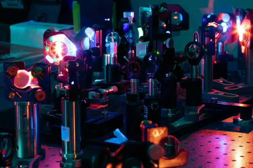 Politecnico di Milano e Cnr: l'utilizzo di impulsi luminosi per elaborare le informazioni nei computer