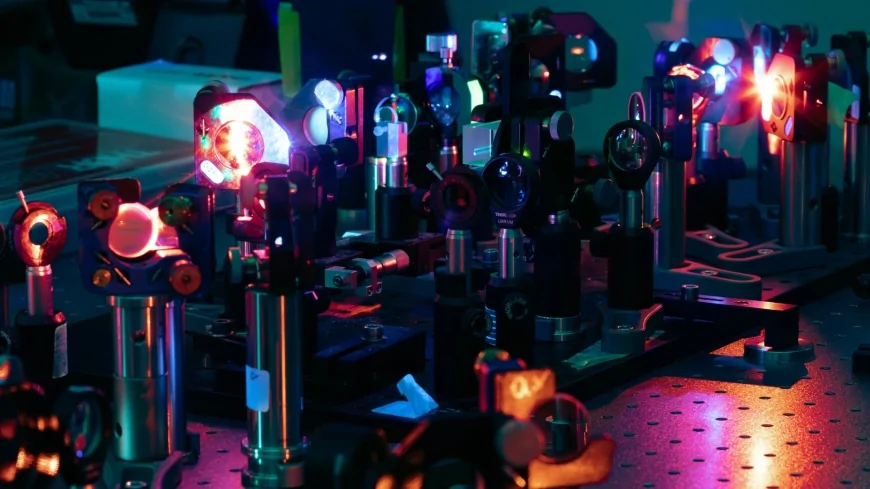 Politecnico di Milano e Cnr: l'utilizzo di impulsi luminosi per elaborare le informazioni nei computer