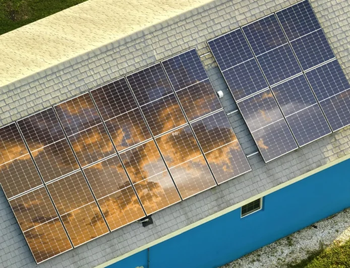 Consiglio nazionale delle ricerche: i pannelli solari raffreddano l'asfalto ma scaldano il verde