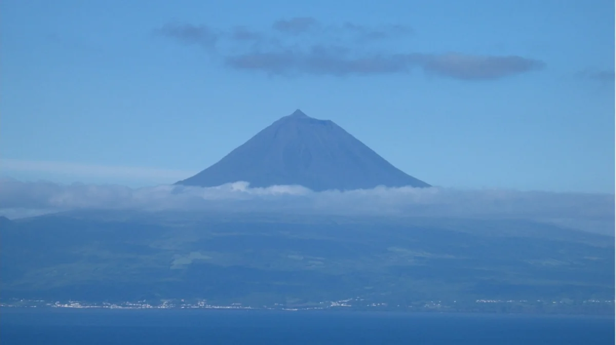 Vulcani Oceanici delle Azzorre: una ricerca ipotizza che sia l'acqua l'origine del loro vulcanismo