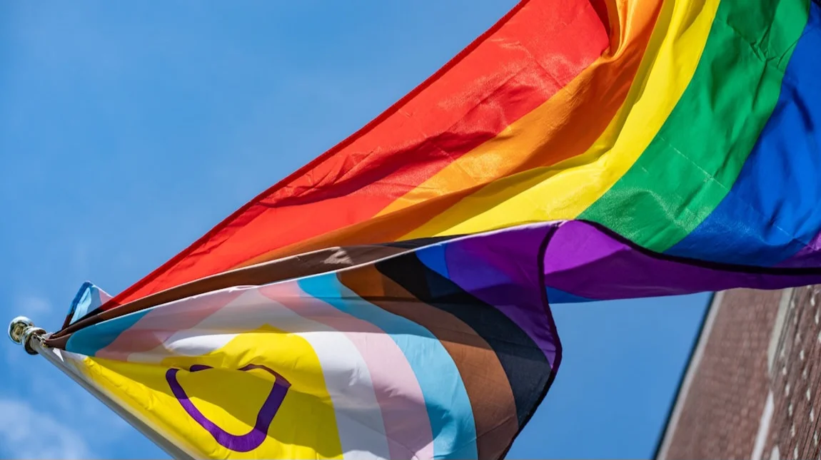 Diritti LGBTQIA+: La Commissione Europea risponde all'Iniziativa dei cittadini europei per vietare le pratiche di conversione