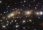Un possibile antenato di galassie locali: osservata una galassia primordiale ultra-debole risalente a 13 miliardi di anni fa