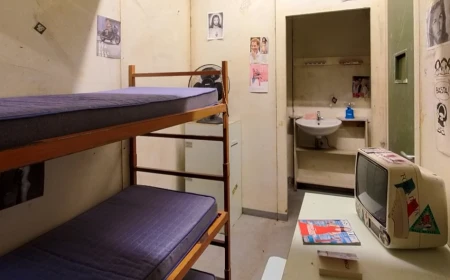Pochi minuti in una cella simulata possono ridurre il pregiudizio verso le persone detenute, la ricerca di Milano-Bicocca