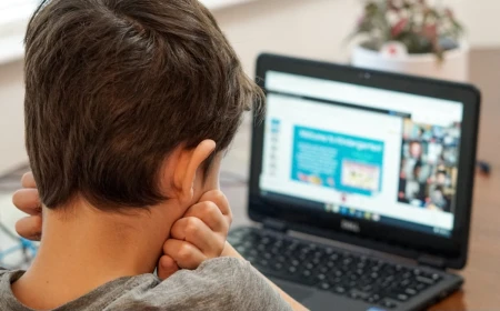 Sicurezza dei minori online: l'Eurobarometro conferma il legame tra uso dei social media e il benessere dei giovani