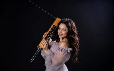 Il theremin di Lina Gervasi incanta l’Alta Sartoria Dolce&Gabbana